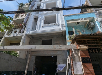 Nhật Ký Công Trình: Bàn Giao Cửa Nhựa Gỗ Composite Cho Căn Hộ Dịch Vụ Tại Bình Thạnh