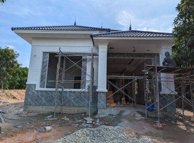 Bàn Giao Công Trình Cửa Nhựa Gỗ Composite Màu Vân Gỗ Sậm Tại Long Hải, Vũng Tàu