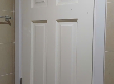 THAY KHUNG CỬA GỖ BỊ MỐI MỌT BẰNG KHUNG NHỰA COMPOSITE TẠI QUẬN 7