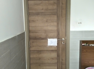 Thay Khung Cửa Nhựa Giả Gỗ Tại Quận 1 HCM – Giá Rẻ, Thi Công Nhanh